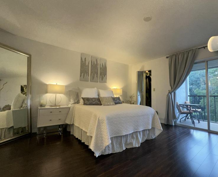  Condo & Townhome Photos