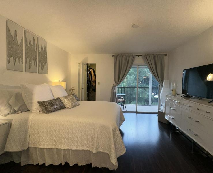  Condo & Townhome Photos