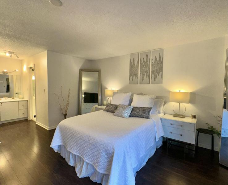 Condo & Townhome Photos