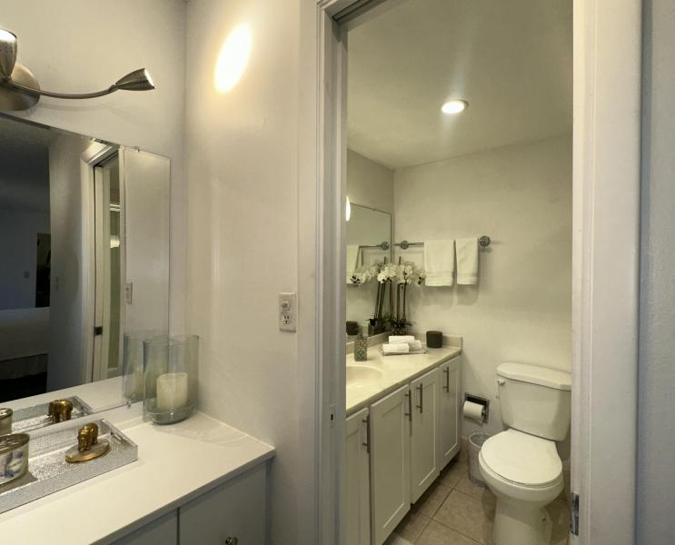  Condo & Townhome Photos