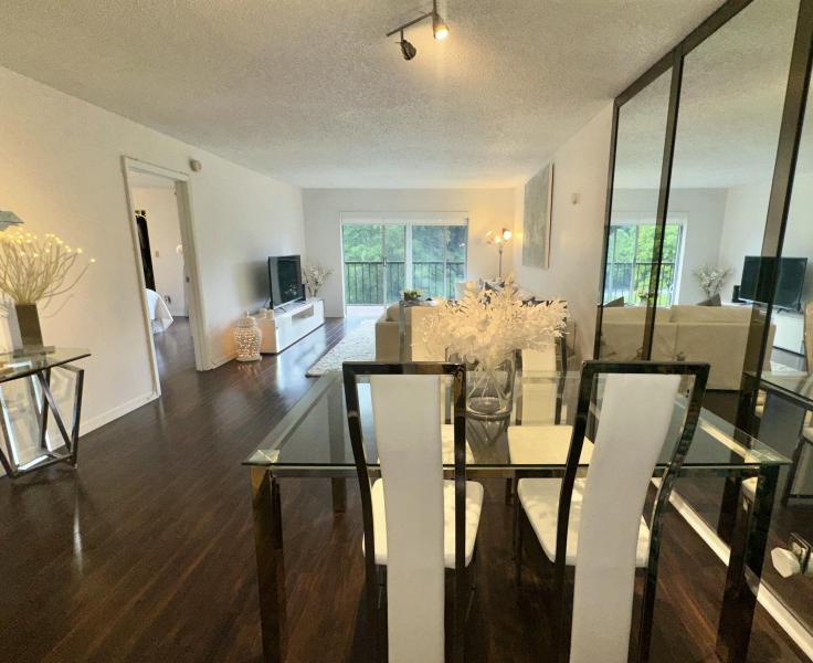  Condo & Townhome Photos