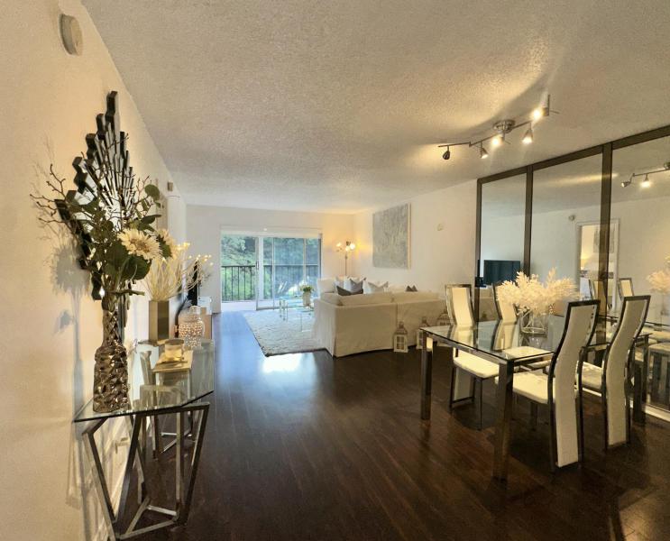  Condo & Townhome Photos