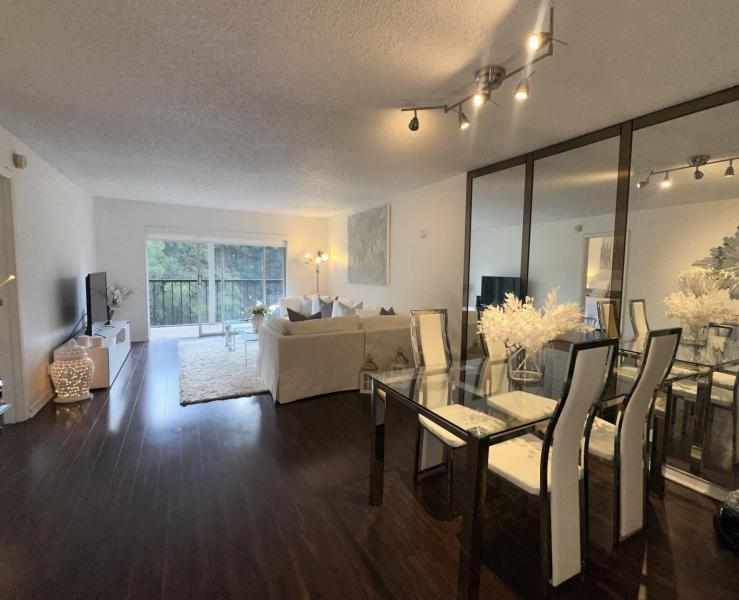  Condo & Townhome Photos