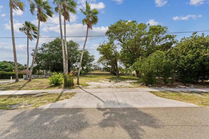  Commercial & Industrial Land Images 
