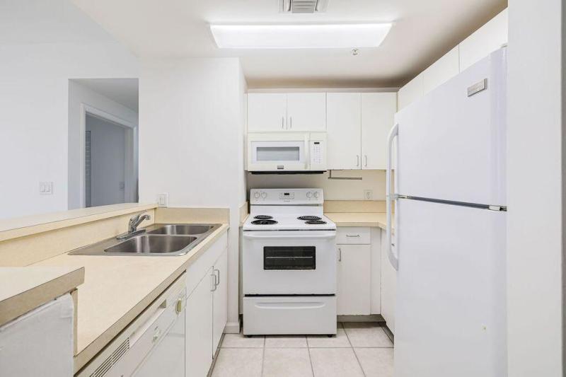  Condo & Townhome Photos