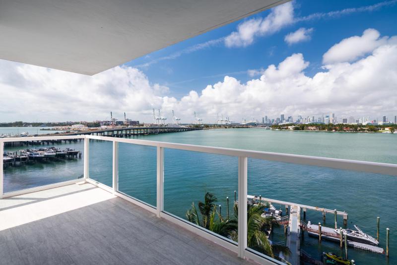  Condo & Townhome Photos