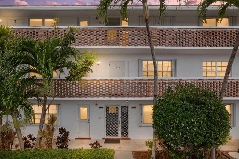  Condo & Townhome Photos
