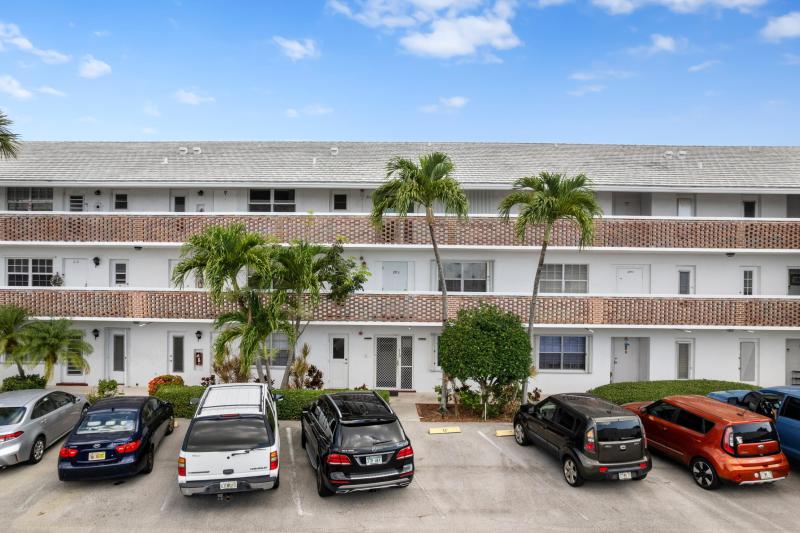  Condo & Townhome Photos