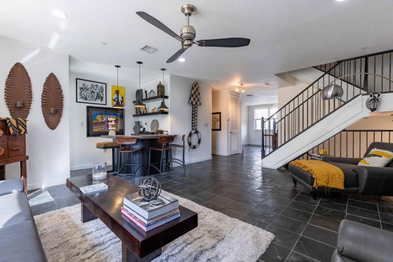  Condo & Townhome Photos