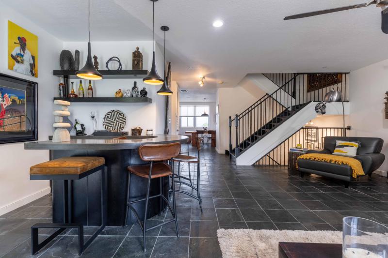  Condo & Townhome Photos
