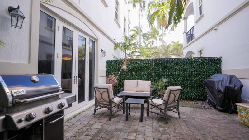  Condo & Townhome Photos