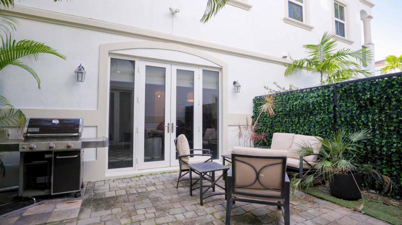  Condo & Townhome Photos