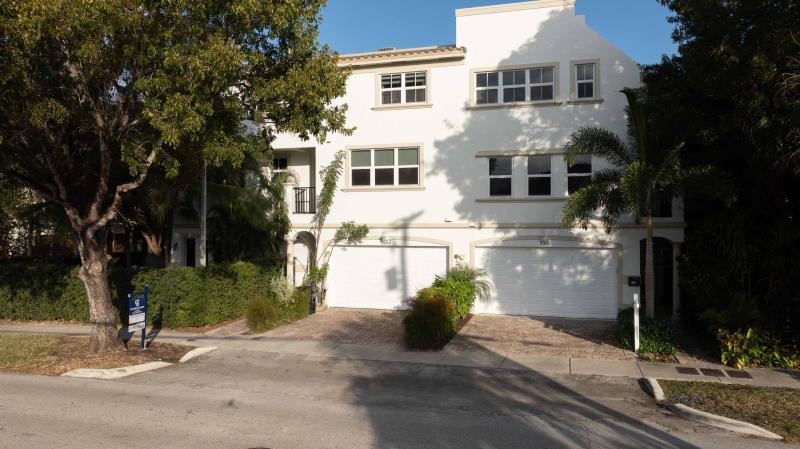  Condo & Townhome Photos