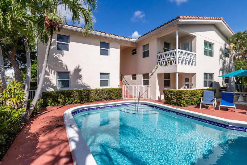 Condo & Townhome Photos