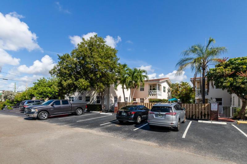  Condo & Townhome Photos