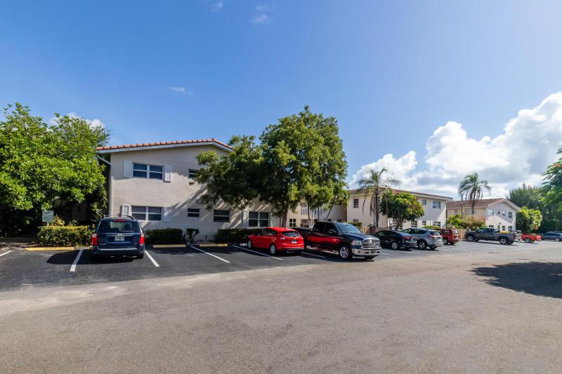  Condo & Townhome Photos