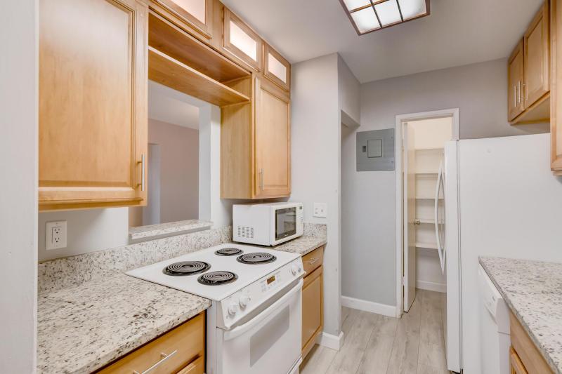  Condo & Townhome Photos