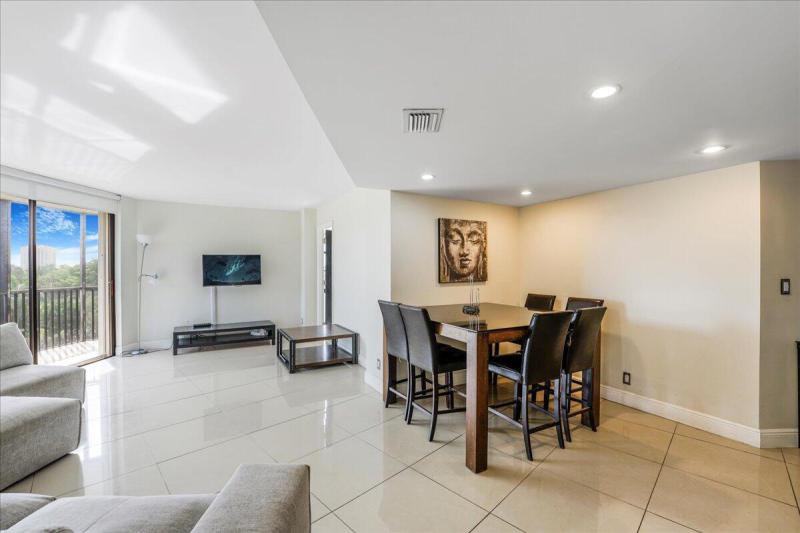  Condo & Townhome Photos