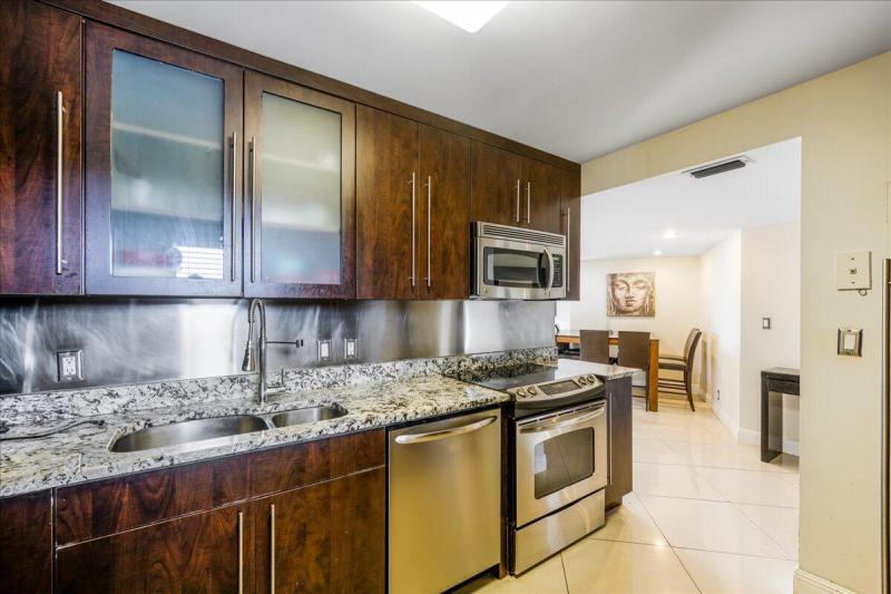  Condo & Townhome Photos