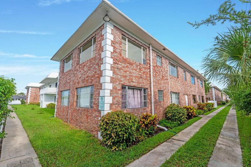  Condo & Townhome Photos