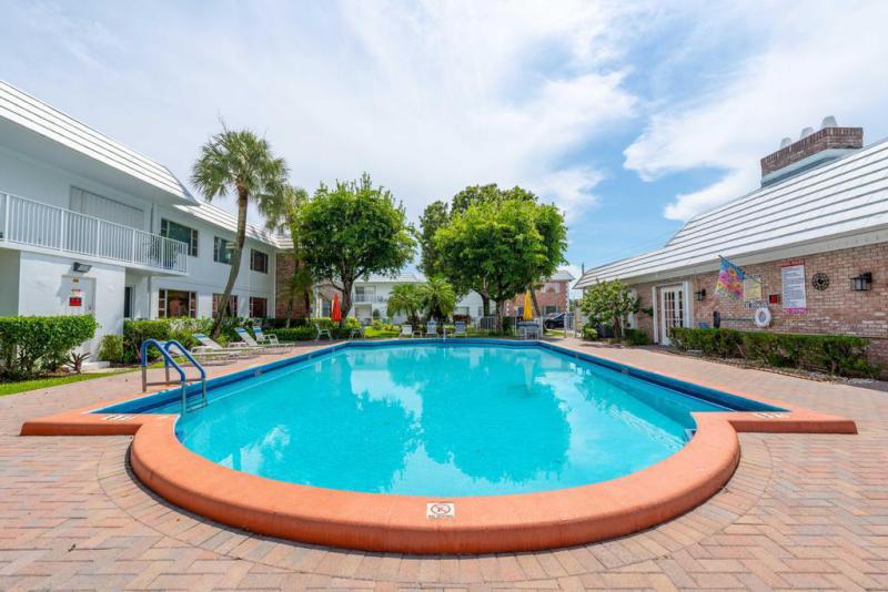  Condo & Townhome Photos