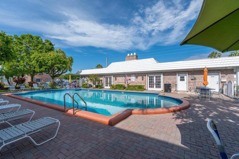  Condo & Townhome Photos