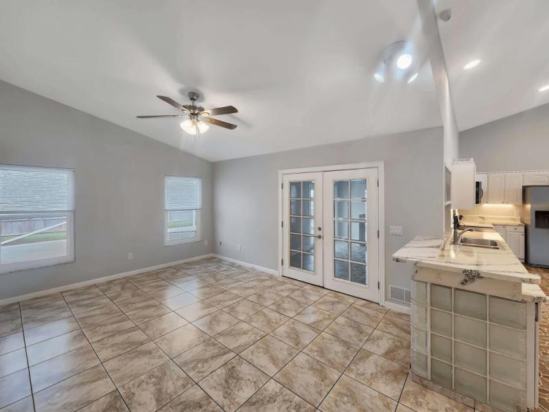  Single Family Homes Photo 13:  Port Saint Lucie,  FL 34953