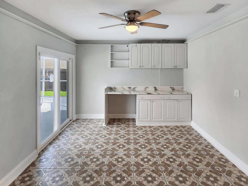  Single Family Homes Photo 17:  Port Saint Lucie,  FL 34953