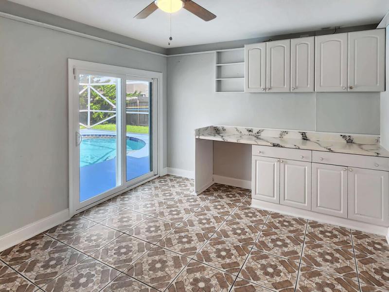  Single Family Homes Photo 19:  Port Saint Lucie,  FL 34953