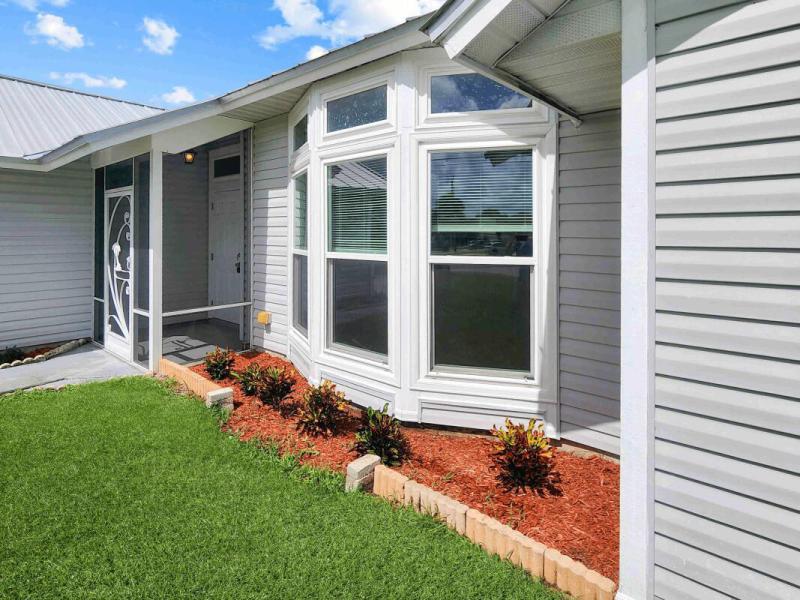  Single Family Homes Photo 3:  Port Saint Lucie,  FL 34953