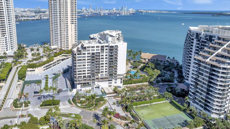  Condo & Townhome Photos