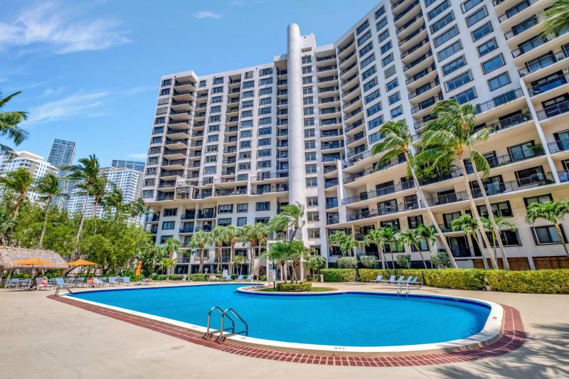  Condo & Townhome Photos