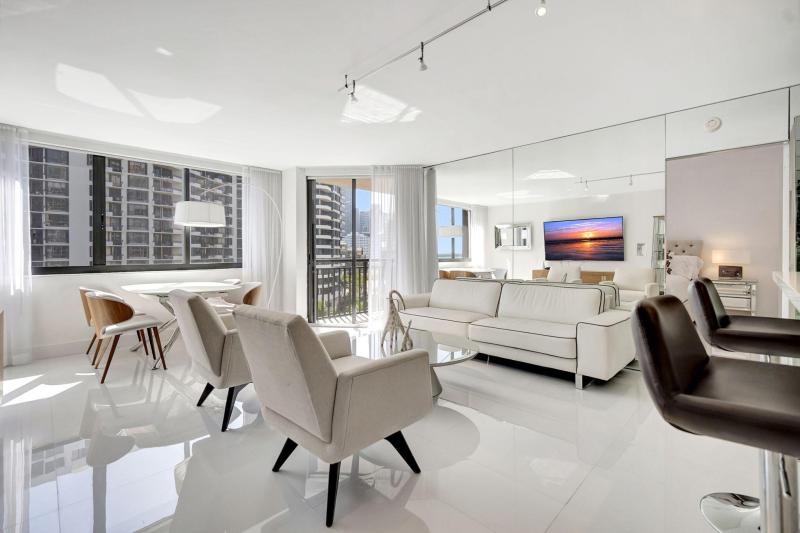  Condo & Townhome Photos