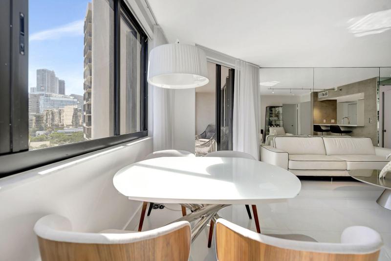  Condo & Townhome Photos