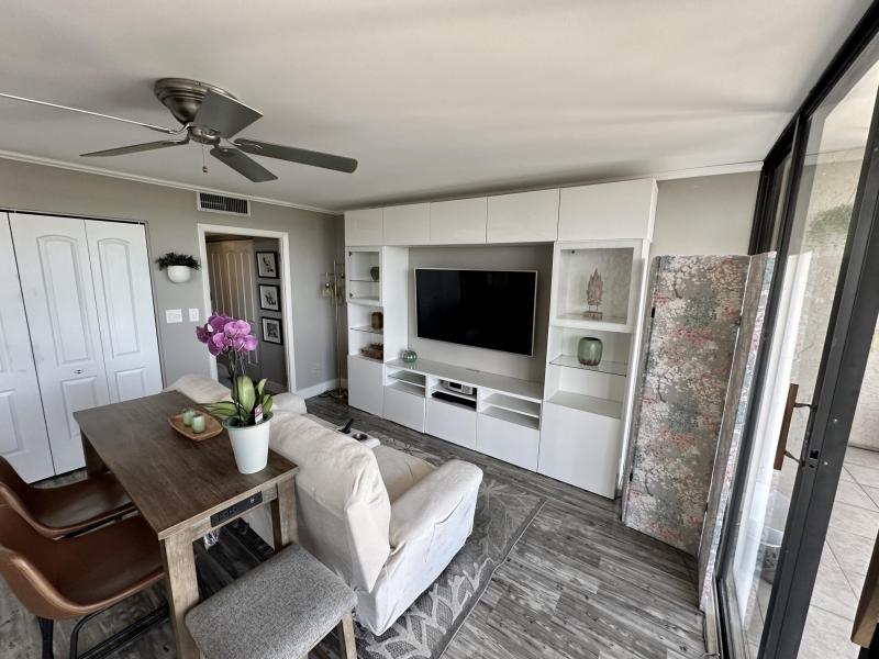  Condo & Townhome Photos