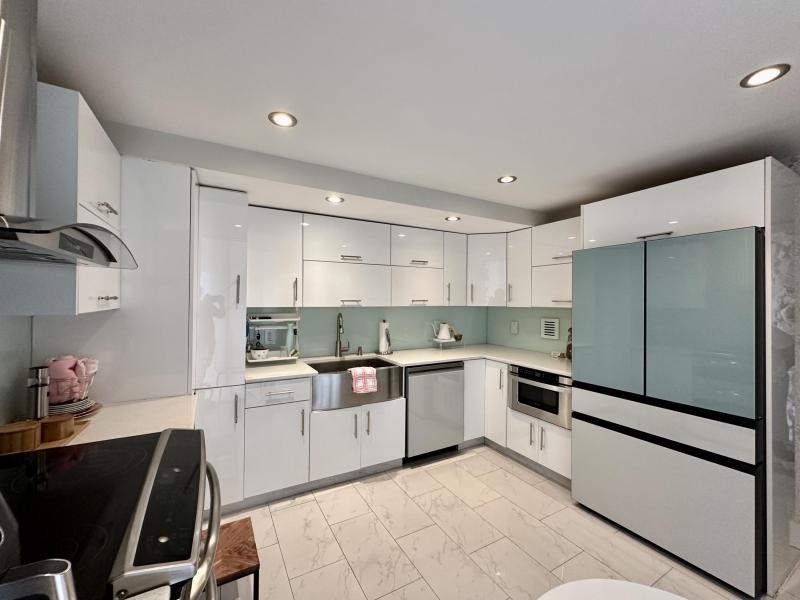  Condo & Townhome Photos