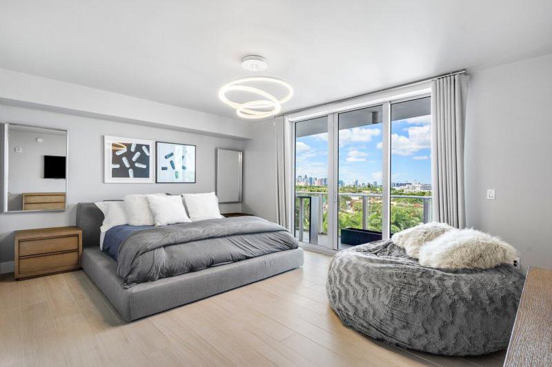  Condo & Townhome Photos