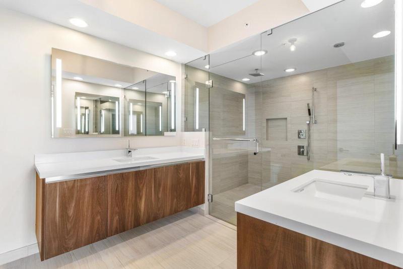  Condo & Townhome Photos