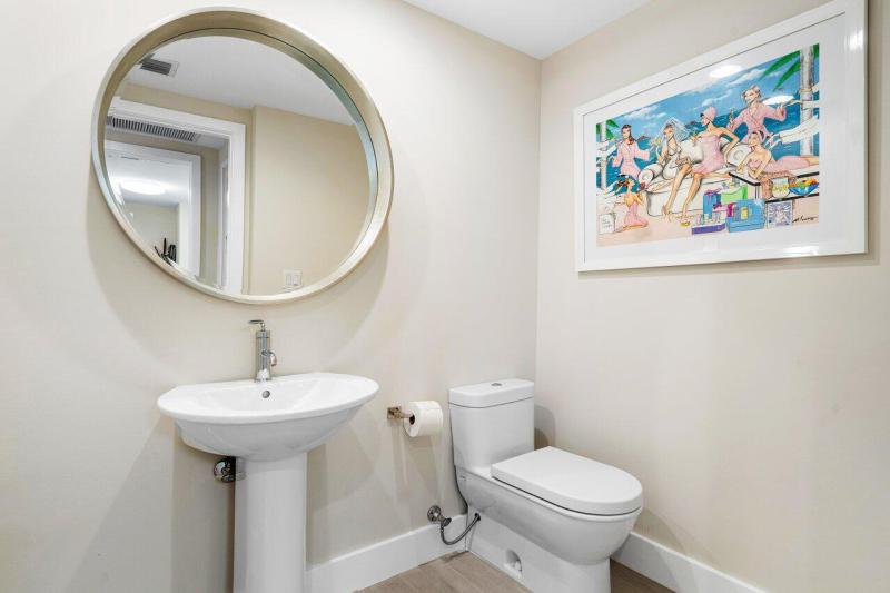  Condo & Townhome Photos