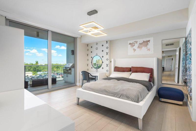  Condo & Townhome Photos