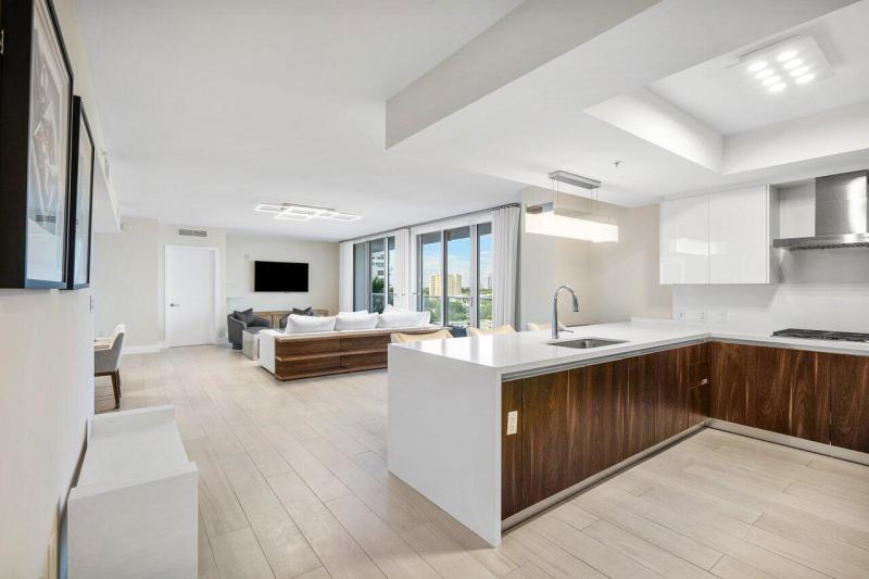  Condo & Townhome Photos