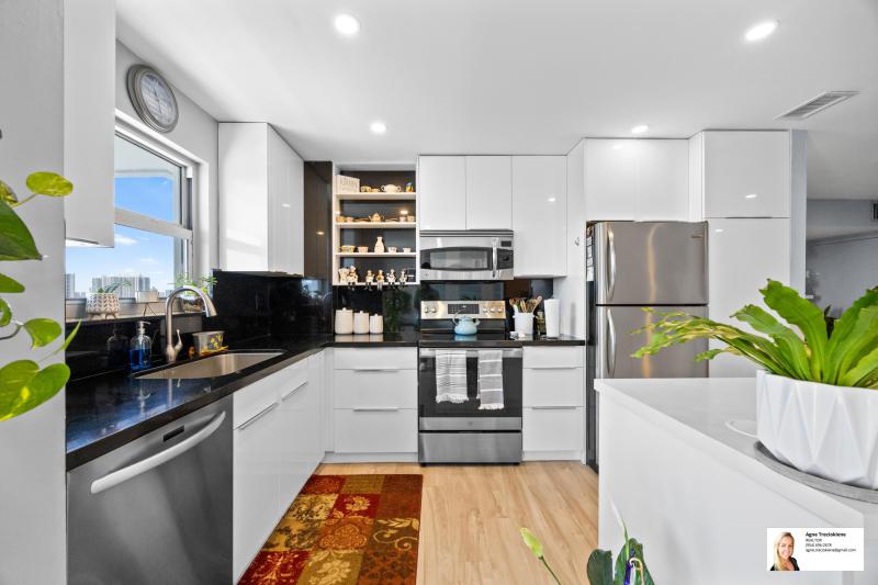  Condo & Townhome Photos