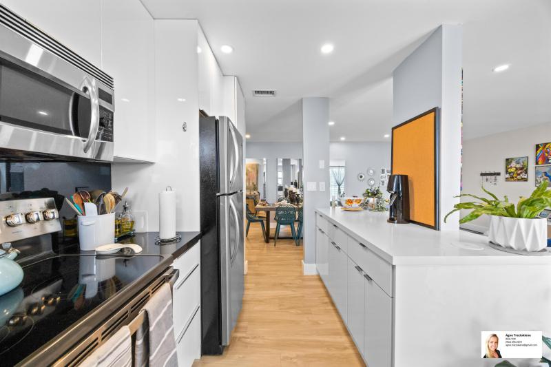  Condo & Townhome Photos