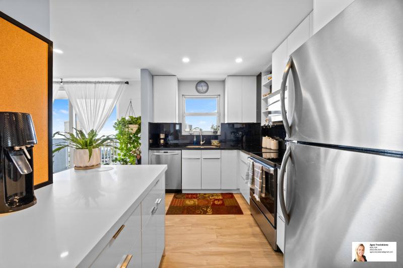  Condo & Townhome Photos