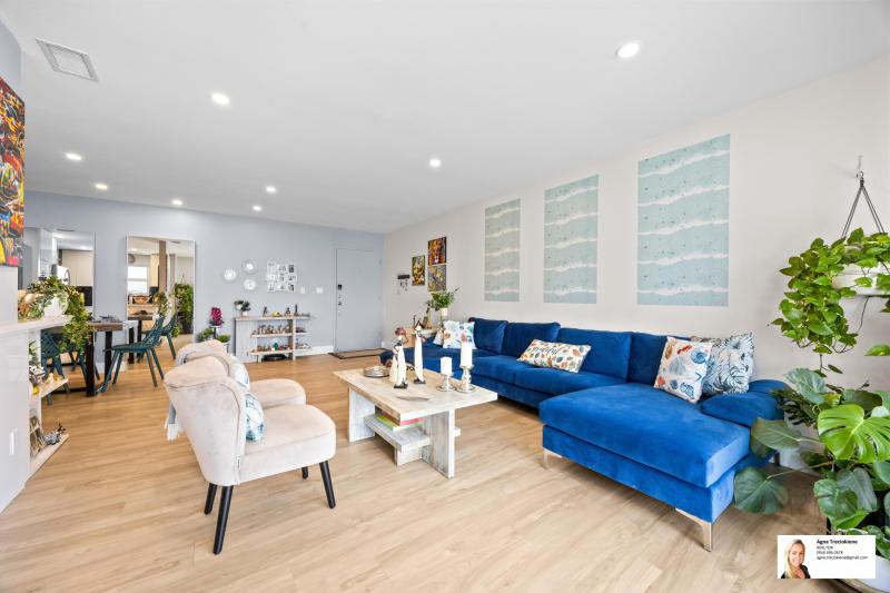  Condo & Townhome Photos