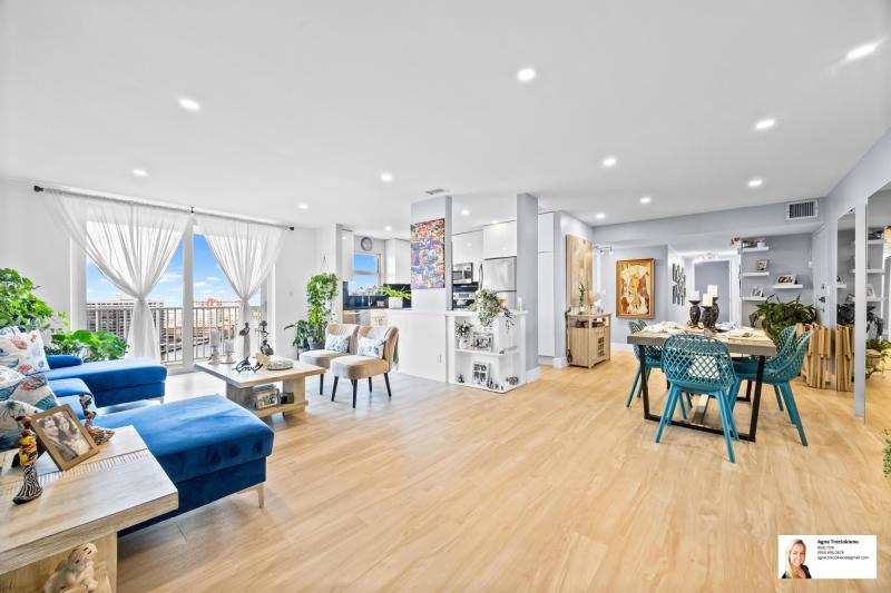  Condo & Townhome Photos