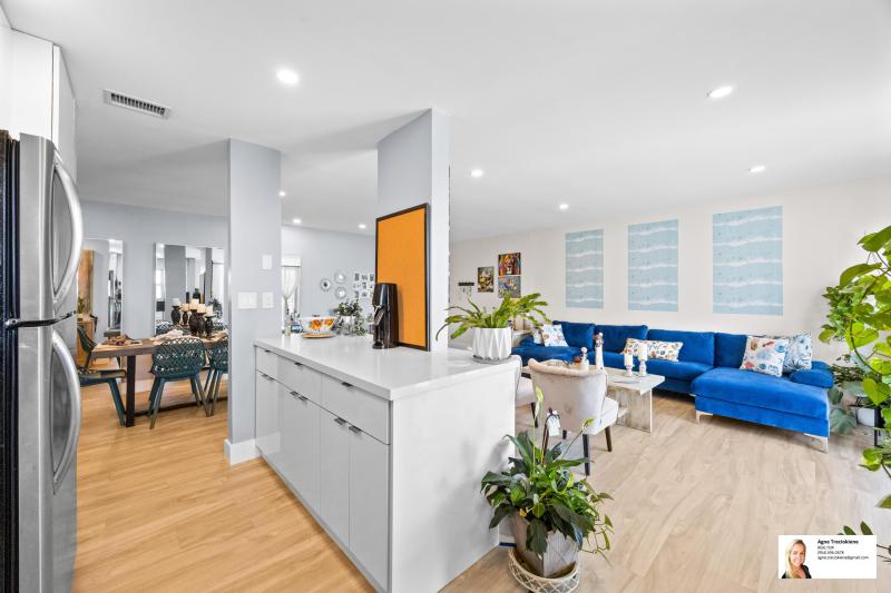  Condo & Townhome Photos