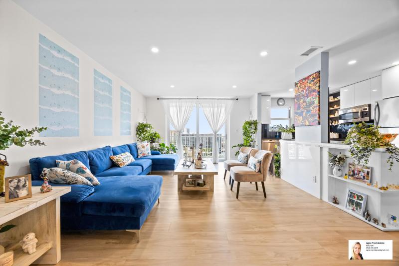  Condo & Townhome Photos