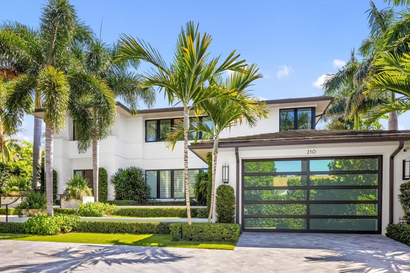  Single Family Homes Photo 2:  Palm Beach,  FL 33480