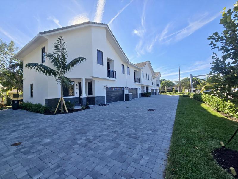  Condo & Townhome Photos